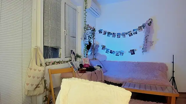 Snapshot of Jenny_darling_love chatting on 01/13/25, 06:59 Jenny darling love online show from 01/13/25, 06:59