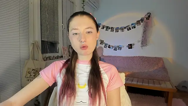 Snapshot of Jenny_darling_love chatting on 01/17/25, 10:23 Jenny darling love online show from 01/17/25, 10:23