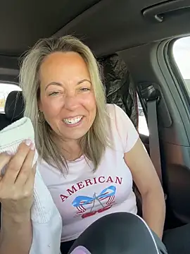 Cherry-red-xo online show from 10/13/25, 04:51