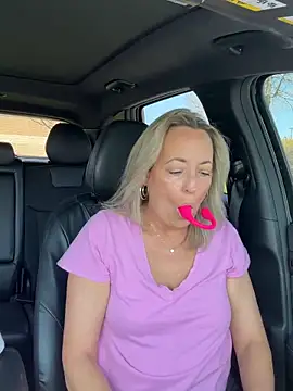 Cherry-red-xo online show from 04/23/26, 04:09