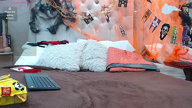 La Crespa x online show from 10/13/25, 12:16