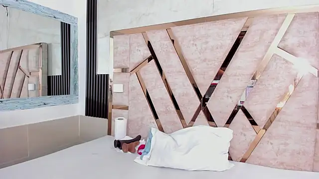 Snapshot of molly_sweetee chatting on 09/21/25, 02:02 molly sweetee online show from 09/21/25, 02:02