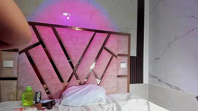 Snapshot of molly_sweetee chatting on 11/29/25, 01:52 molly sweetee online show from 11/29/25, 01:52