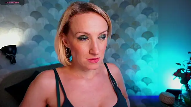 UmaTruewoman online show from 12/11/24, 09:19