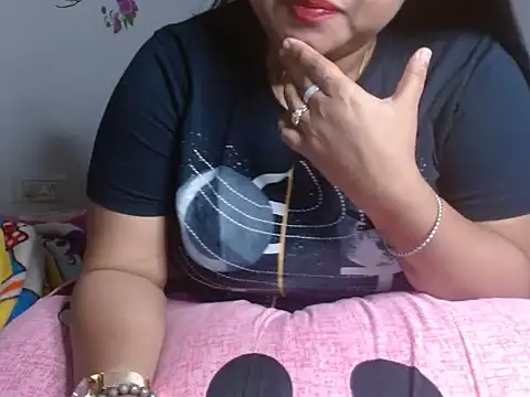 Snapshot of TASHa009 chatting on 01/06/25, 06:31 TASHa009 online show from 01/06/25, 06:31