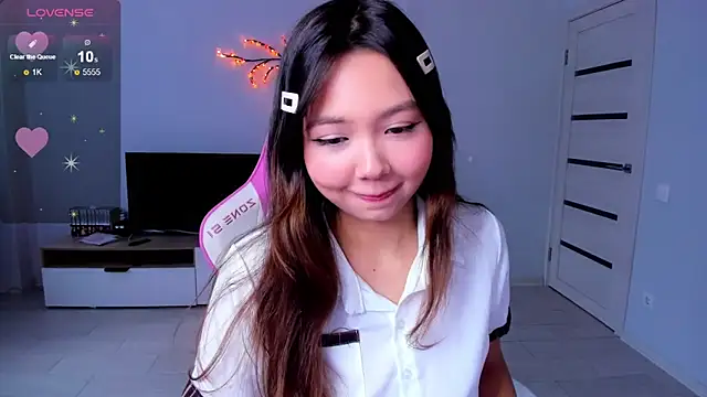 Snapshot of Fluffy_Rose chatting on 10/08/25, 01:58 Fluffy Rose online show from 10/08/25, 01:58