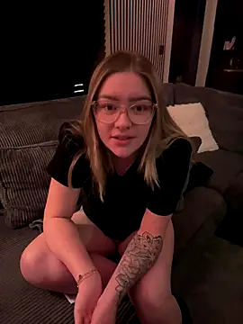 xX HotCouple Xx online show from 11/18/25, 06:01