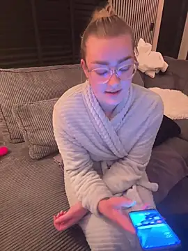 xX HotCouple Xx online show from 12/15/25, 09:41