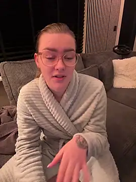 xX HotCouple Xx online show from 12/17/25, 08:59