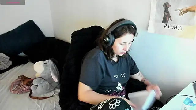 bonnie moon  online show from 04/23/26, 05:04