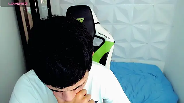 Snapshot of bby_santi chatting on 12/11/24, 04:09 bby santi online show from 12/11/24, 04:09