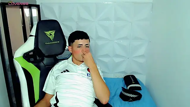 Snapshot of bby_santi chatting on 12/17/24, 07:15 bby santi online show from 12/17/24, 07:15