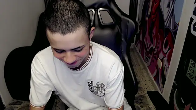 Snapshot of bby_santi chatting on 02/12/25, 12:33 bby santi online show from 02/12/25, 12:33