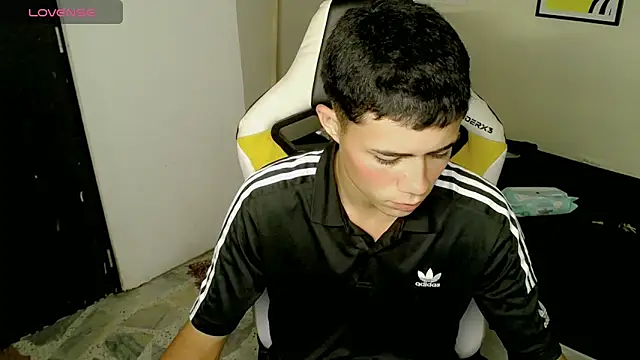 Snapshot of bby_santi chatting on 10/01/25, 03:18 bby santi online show from 10/01/25, 03:18