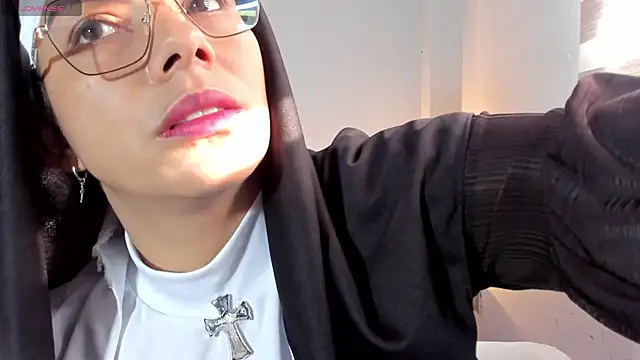 ClaraMariaMon online show from 11/28/25, 01:03