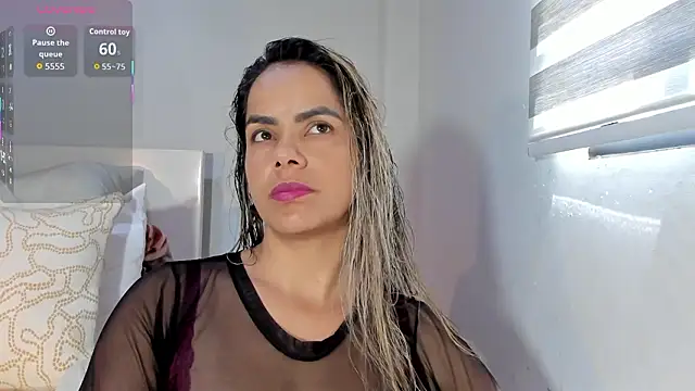 Snapshot of ClaraMariaMon chatting on 01/17/26, 04:22 ClaraMariaMon online show from 01/17/26, 04:22