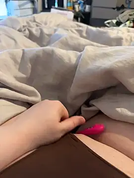 honeyyy24 online show from 12/10/24, 12:05