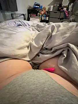 honeyyy24 online show from 12/10/24, 07:32