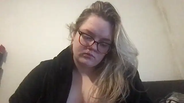 honeyyy24 online show from 01/12/25, 12:01