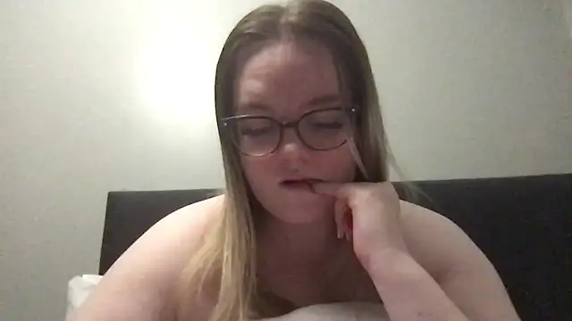 honeyyy24 online show from 09/23/25, 09:07