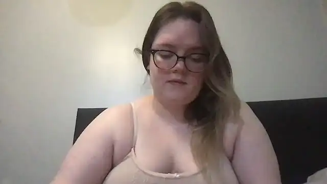 honeyyy24 online show from 01/17/26, 02:22