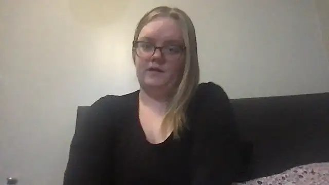 honeyyy24 online show from 01/31/26, 07:11