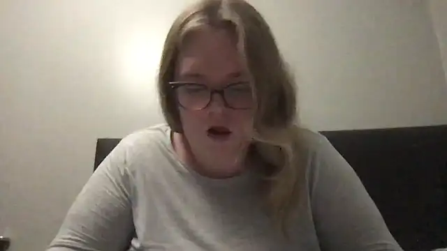 honeyyy24 online show from 03/01/26, 11:07