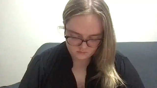 honeyyy24 online show from 04/15/26, 07:58