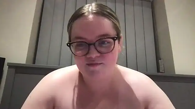honeyyy24 online show from 05/26/26, 10:28