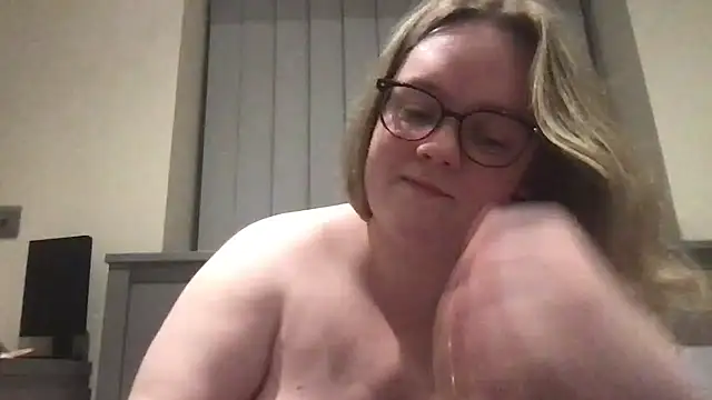 honeyyy24 online show from 05/31/26, 01:36