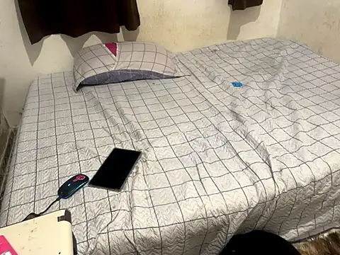 Snapshot of morenaindiaofc chatting on 03/05/25, 08:10 morenaindiaofc online show from 03/05/25, 08:10