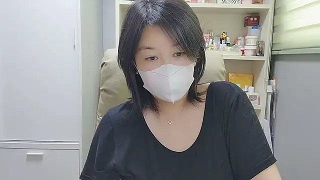 Snapshot of HaNa_Kim chatting on 06/22/26, 03:47 HaNa Kim online show from 06/22/26, 03:47