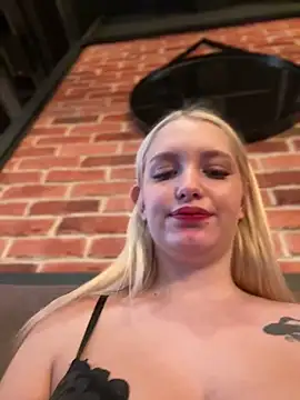 Snapshot of Milkyy_wway chatting on 01/30/25, 10:40 Milkyy wway online show from 01/30/25, 10:40