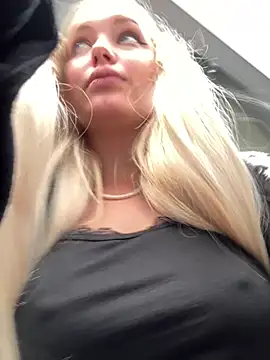 Snapshot of Milkyy_wway chatting on 03/16/25, 10:44 Milkyy wway online show from 03/16/25, 10:44