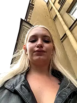 Snapshot of Milkyy_wway chatting on 09/15/25, 07:19 Milkyy wway online show from 09/15/25, 07:19