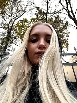 Snapshot of Milkyy_wway chatting on 10/20/25, 06:25 Milkyy wway online show from 10/20/25, 06:25