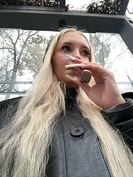 Snapshot of Milkyy_wway chatting on 10/21/25, 06:47 Milkyy wway online show from 10/21/25, 06:47