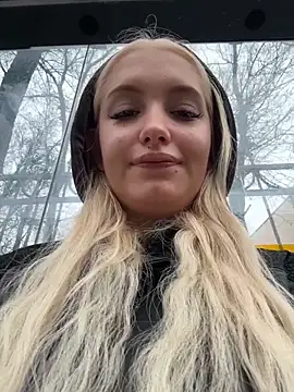 Snapshot of Milkyy_wway chatting on 11/10/25, 06:34 Milkyy wway online show from 11/10/25, 06:34