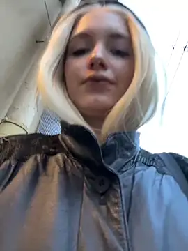 Snapshot of Milkyy_wway chatting on 11/13/25, 07:18 Milkyy wway online show from 11/13/25, 07:18