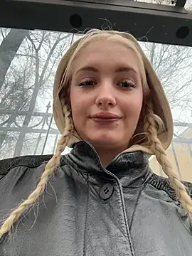 Snapshot of Milkyy_wway chatting on 11/17/25, 07:25 Milkyy wway online show from 11/17/25, 07:25