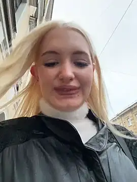 Snapshot of Milkyy_wway chatting on 11/19/25, 06:35 Milkyy wway online show from 11/19/25, 06:35