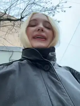 Snapshot of Milkyy_wway chatting on 12/15/25, 07:12 Milkyy wway online show from 12/15/25, 07:12