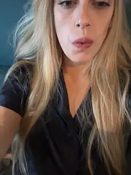 Lolitaxlola online show from 03/18/25, 10:46