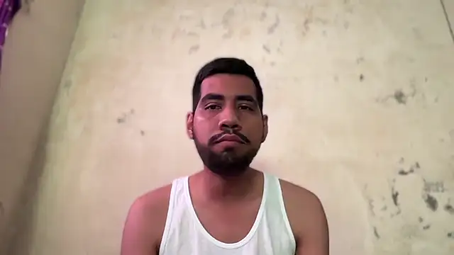 Snapshot of EnriquePersian197 chatting on 01/01/25, 02:20 EnriquePersian197 online show from 01/01/25, 02:20