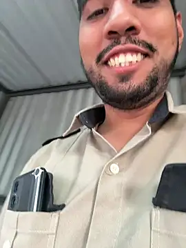 Snapshot of EnriquePersian197 chatting on 01/06/25, 02:03 EnriquePersian197 online show from 01/06/25, 02:03