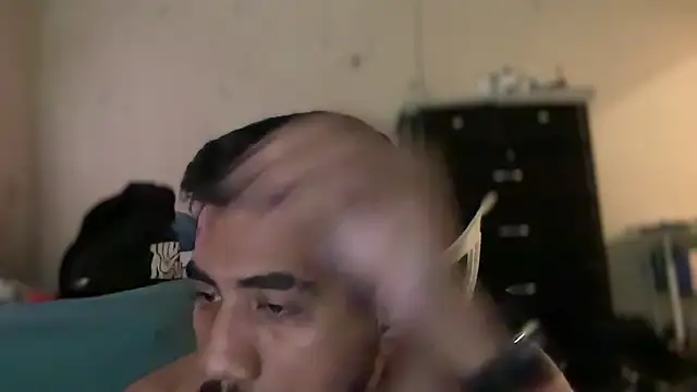 Snapshot of EnriquePersian197 chatting on 01/07/25, 01:57 EnriquePersian197 online show from 01/07/25, 01:57