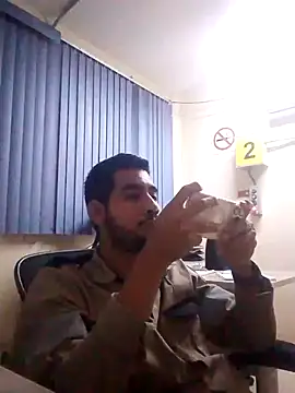 Snapshot of EnriquePersian197 chatting on 01/11/25, 04:27 EnriquePersian197 online show from 01/11/25, 04:27