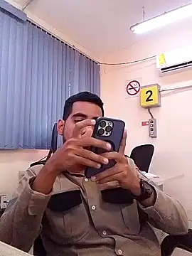 Snapshot of EnriquePersian197 chatting on 01/23/25, 06:03 EnriquePersian197 online show from 01/23/25, 06:03