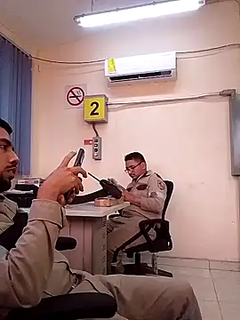 Snapshot of EnriquePersian197 chatting on 01/27/25, 06:09 EnriquePersian197 online show from 01/27/25, 06:09