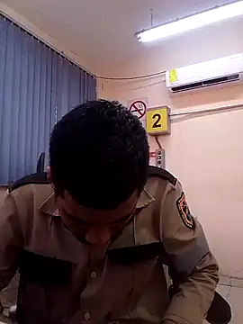 Snapshot of EnriquePersian197 chatting on 01/27/25, 10:27 EnriquePersian197 online show from 01/27/25, 10:27